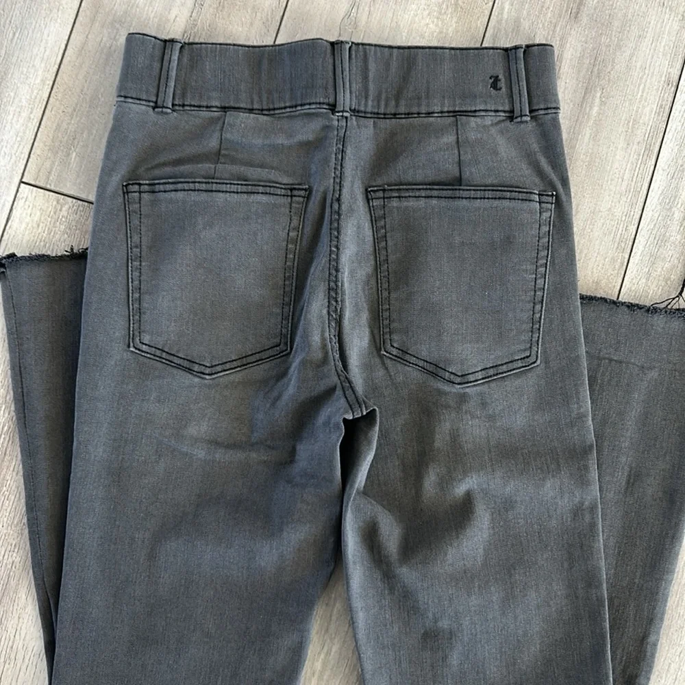 Juicy Couture pull on flare jeans in gray size 27